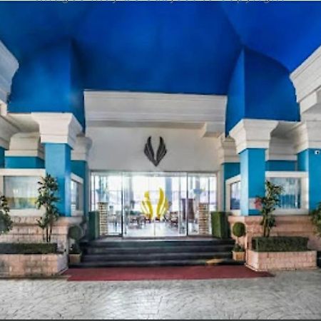 Royal Palms Hotel Bombaj Zewnętrze zdjęcie