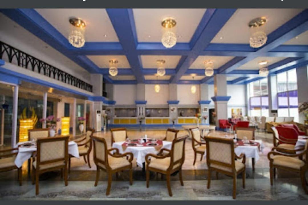Royal Palms Hotel Bombaj Zewnętrze zdjęcie
