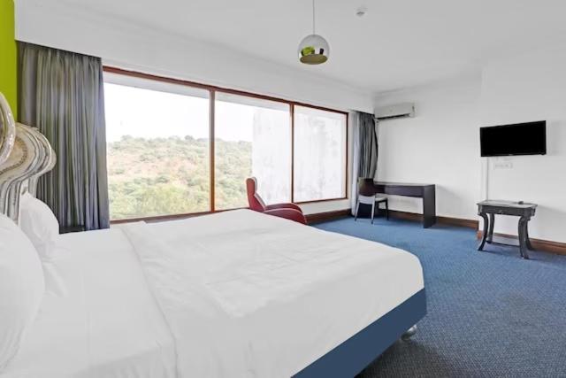 Royal Palms Hotel Bombaj Zewnętrze zdjęcie